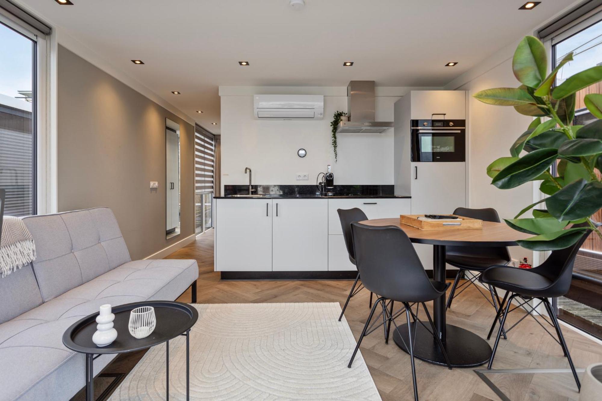 Luxurious Waterloft Near Beach And Centre By Weltevreden Experience Zeewolde Bagian luar foto