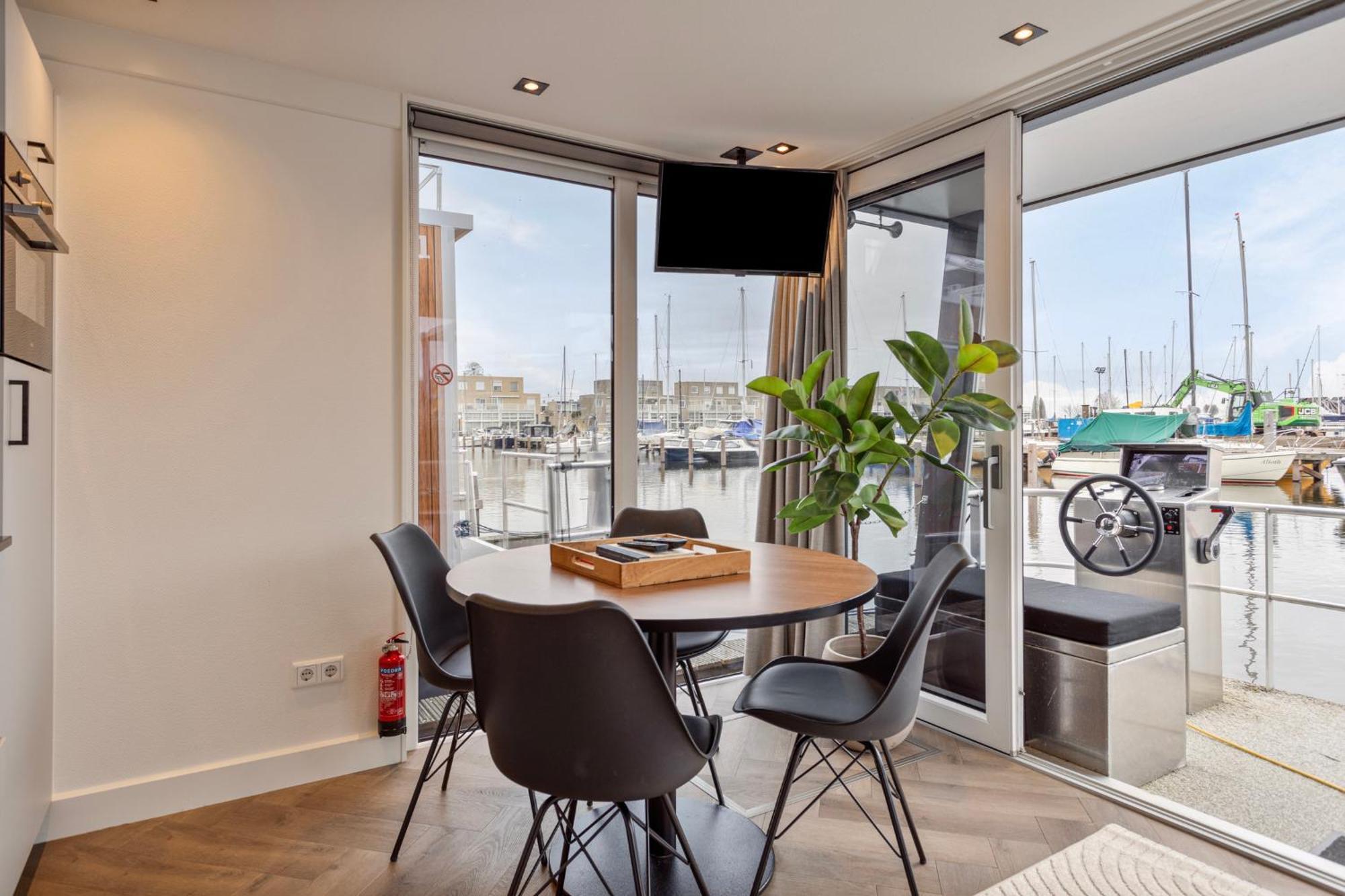 Luxurious Waterloft Near Beach And Centre By Weltevreden Experience Zeewolde Bagian luar foto